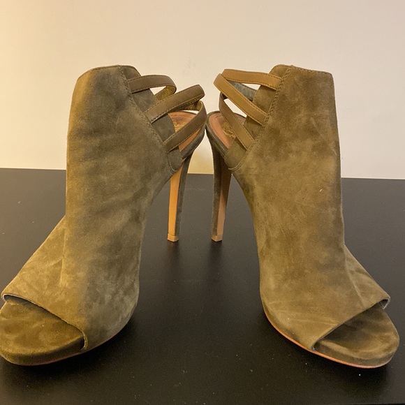 Vince Camuto Olive Suede Heels - Picture 8 of 10
